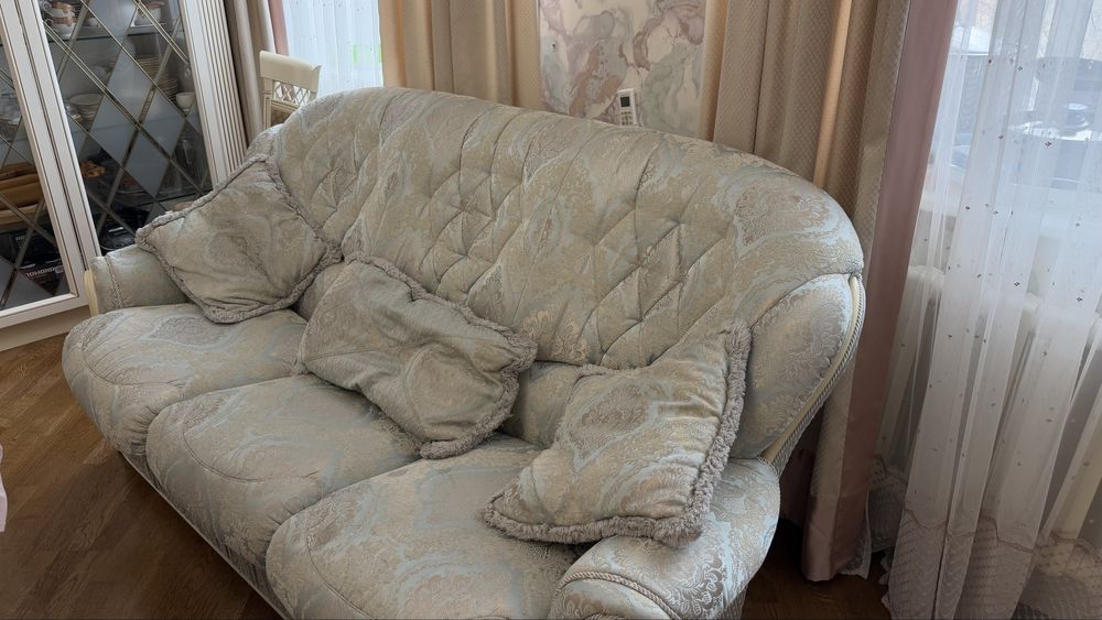Продаю 1 раздвижной диван и 2 кресла в хорошем состоянии