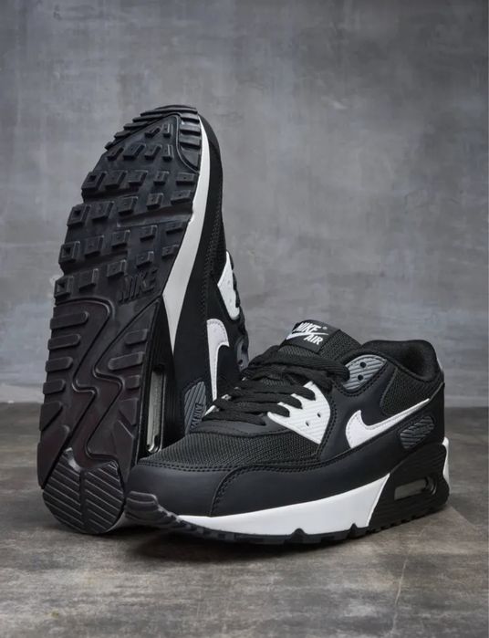 Продам мужские кроссовки Nike Air Max 90, 42 размер Новые