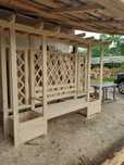 Pergola din lemn cu jardiniere