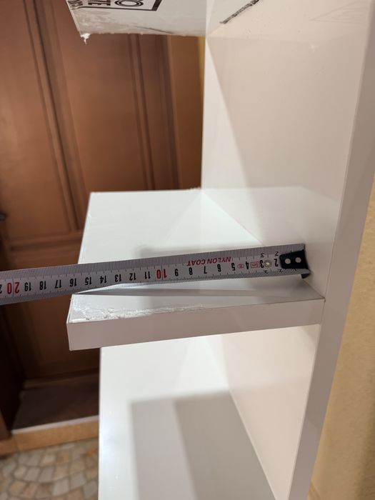 Чисто нови мебели бял гланц