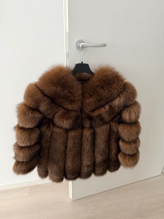 Vând haina de blană naturală vulpe M