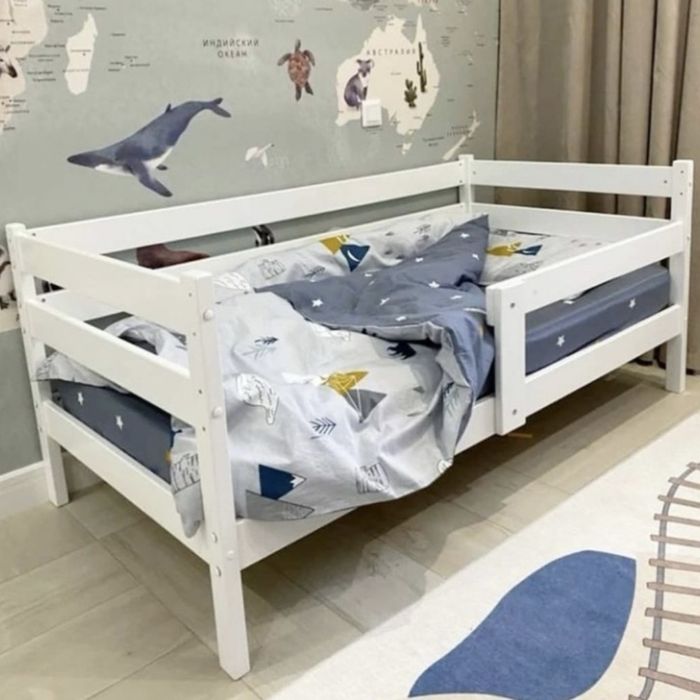 Детская кровать вместе с ортопедическим матрасом