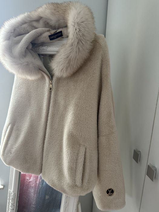 Haină ALCANTARA, LOUIS VUITTON,cu gluga cu blană naturala de vulpe,
