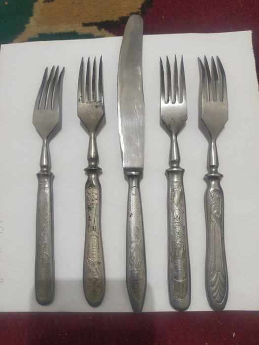 Вилки -  вилки..,нож.