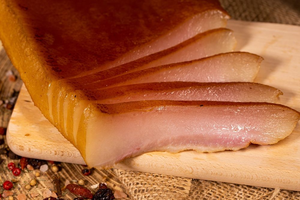 Slănină afumată delicioasa pentru pofticiosi