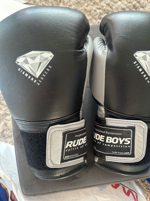 Боксови ръкавици Diamond Dekkers супер запазени 12 oz