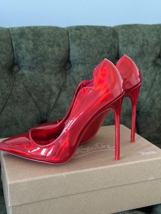 Pantofi louboutin pe stoc