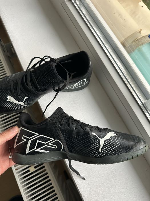 Vand adidasi puma fotbal in sala marimea 40