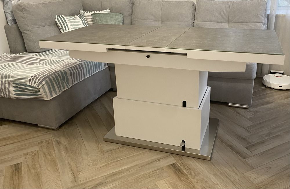 Маса с повдигащ механизъм