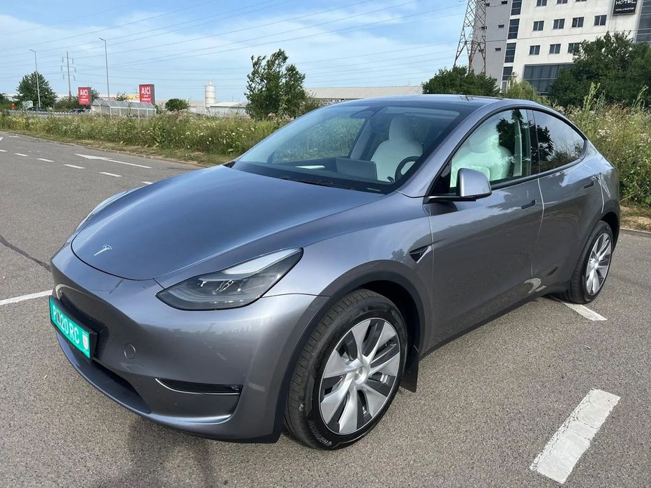 Tesla Model Y Long Range Dual Motor Carlig, Interior ALB, TVA Deductibil Iulie 2024