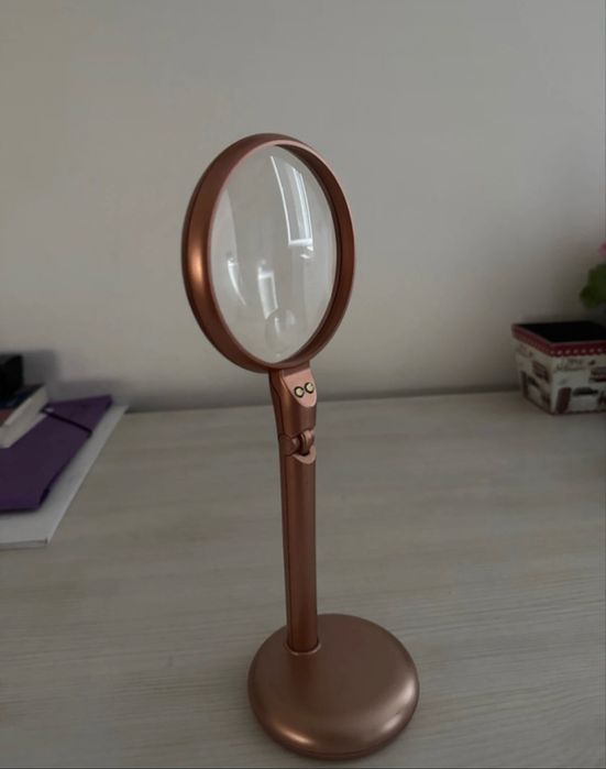 Lupa de birou noua