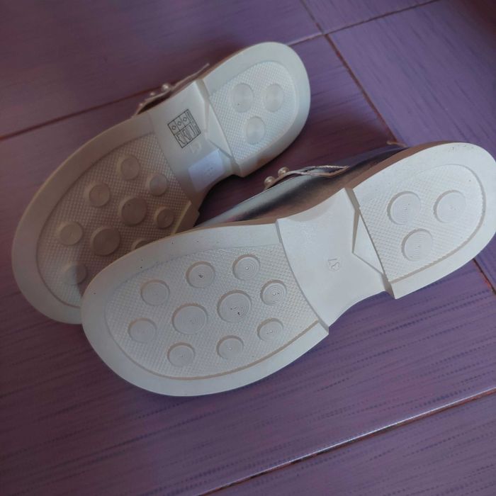 Pantofi evenimente argintii cu perle 36