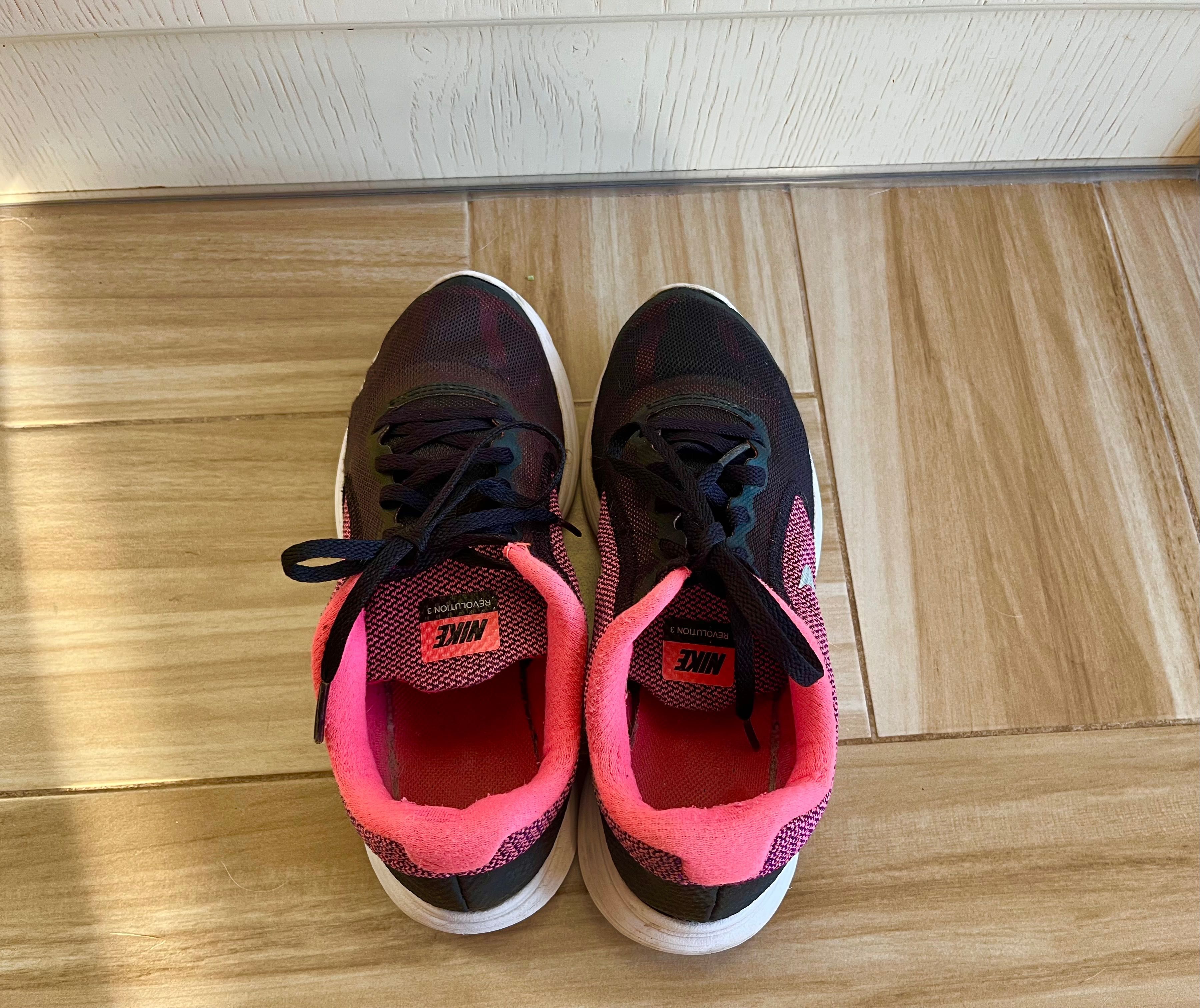 Дамски маратонки Nike