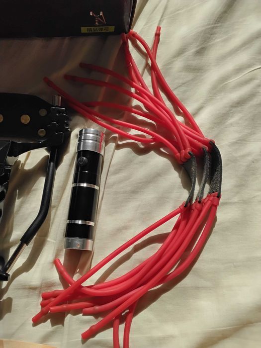 Prastie de vanatoare profesionala cu lumina laser,3 benzi,100 bile,nou