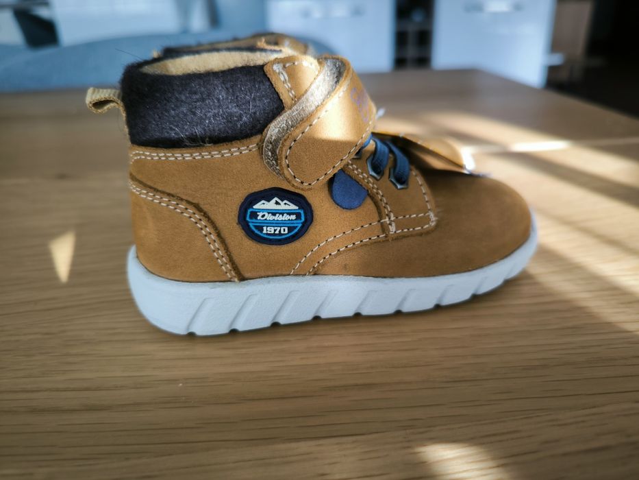 Нови детски есенно- зимни обувки, 22ри номер естествена кожа