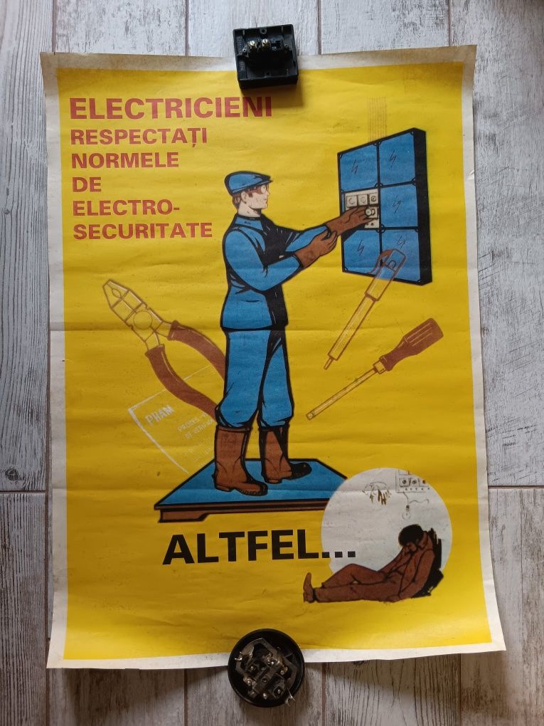 Afișe protectia Muncii,vechi, de colectie 50/70cm,perioada comunista