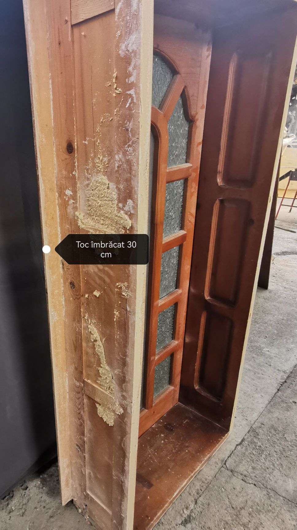 Vând 5 uși din lemn masiv