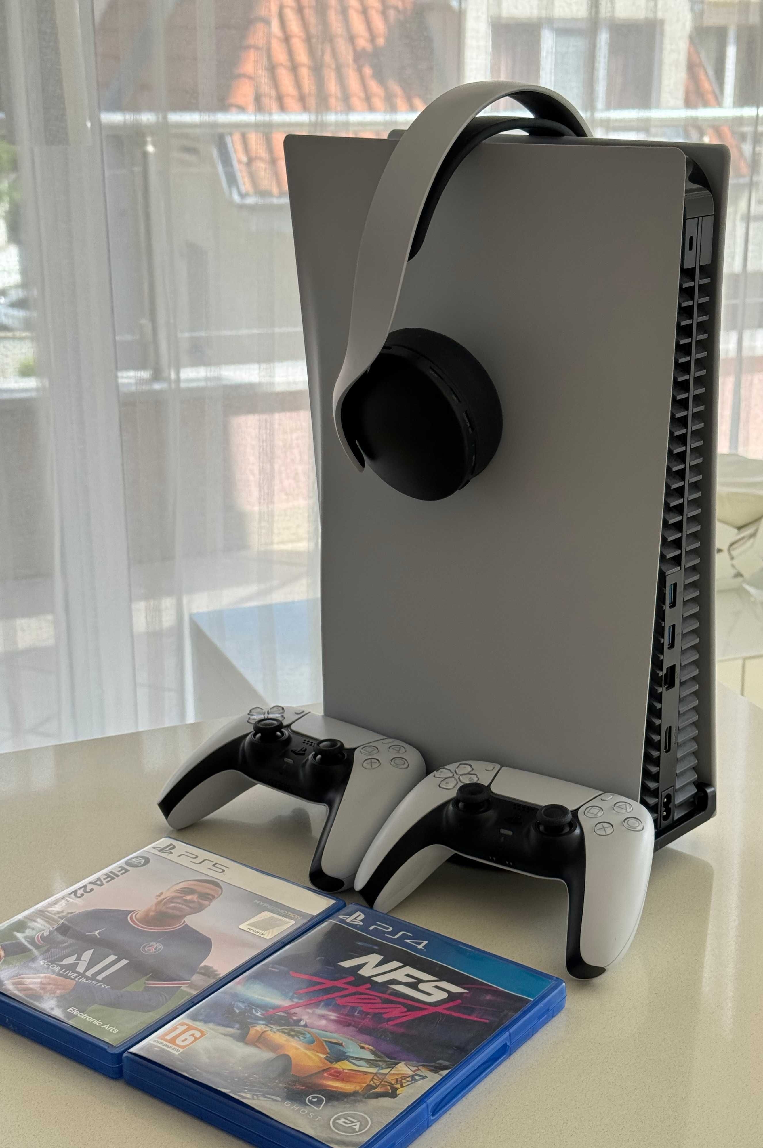 PlayStation 5 Disk + втори джойстик + слушалки + игри