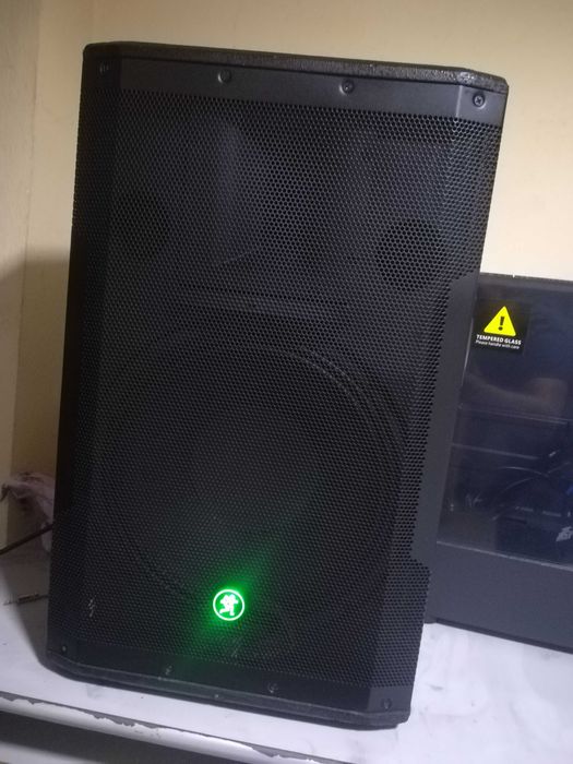 Vând boxă activa mackie srm550a