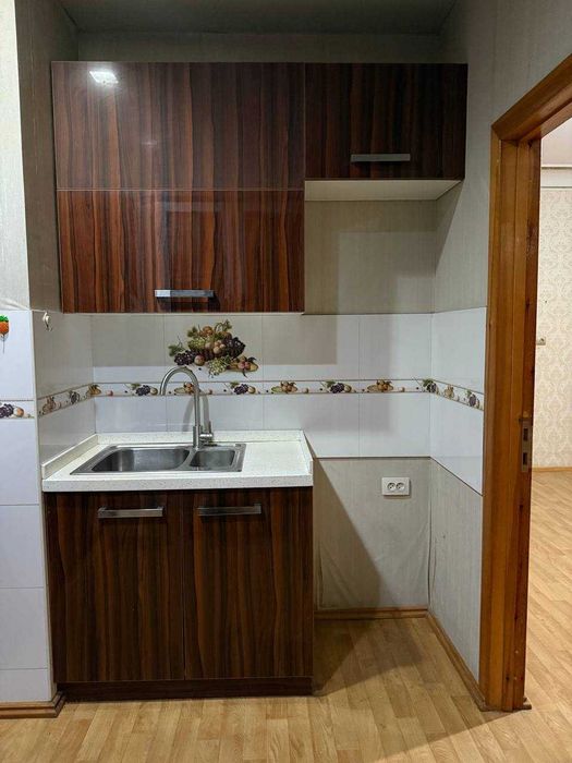 Oshxona mebel, rakvina, gaz plita, vitishka