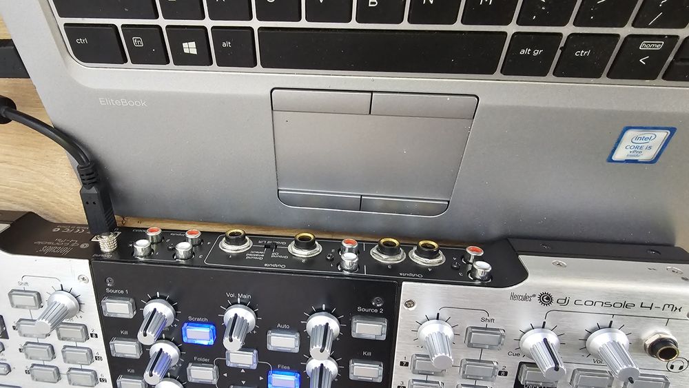 Mixer Hercules dj console 4-mx cu licență.