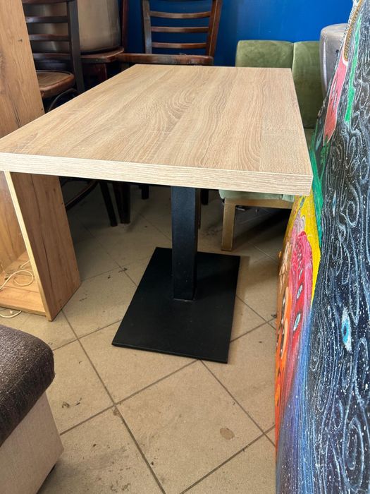 Masă de cafenea / restaurant – blat tip stejar + picior metalic stabil