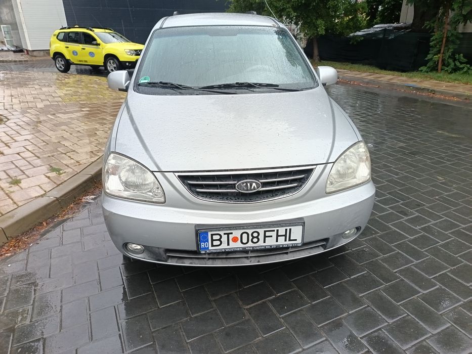 Vând 2 auto KIA Carens Automatic diesel, a doua este neînmatriculată.