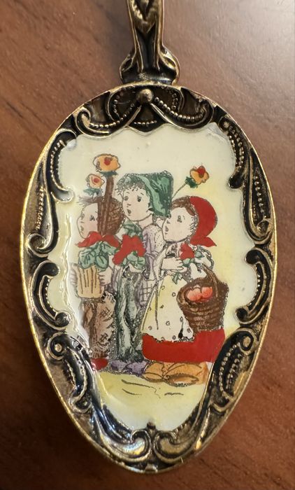 Ложкияайныесрисунком