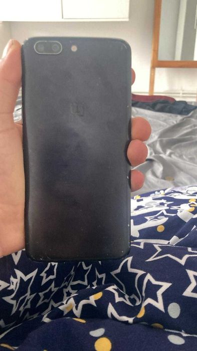 Vând one plus 5 8 GB RAM 128 gb
