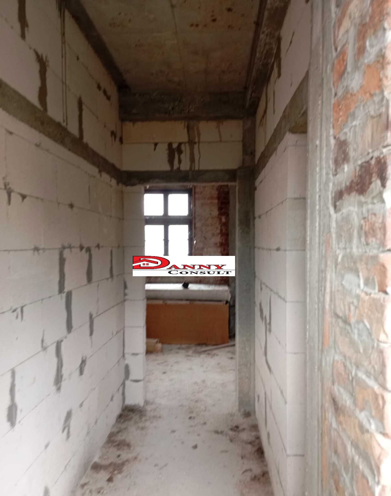 Двуетажна къща за продажба в гр. Плачковци