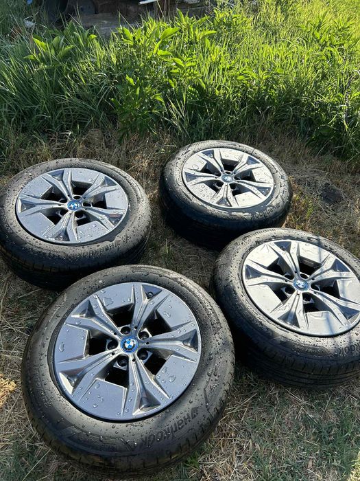 Оригинални лети джанти с чисто нови гуми за BMW IX1 и IX2.