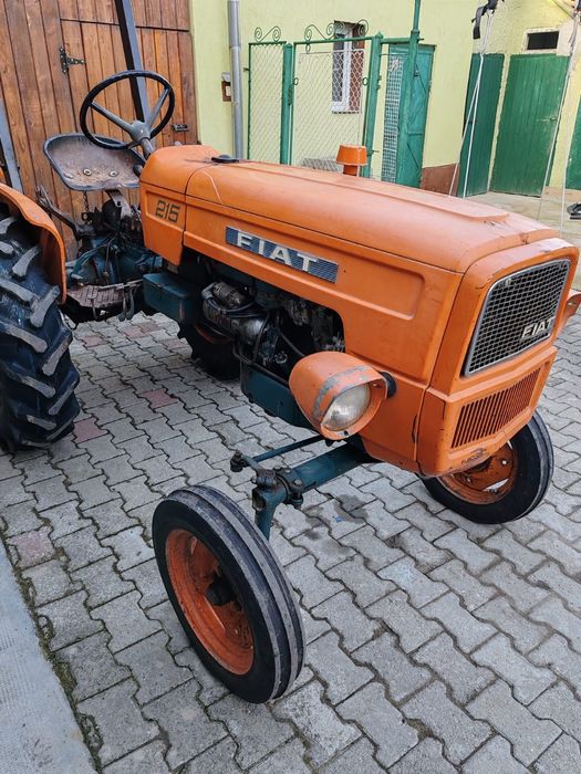 Tractor Fiat 215