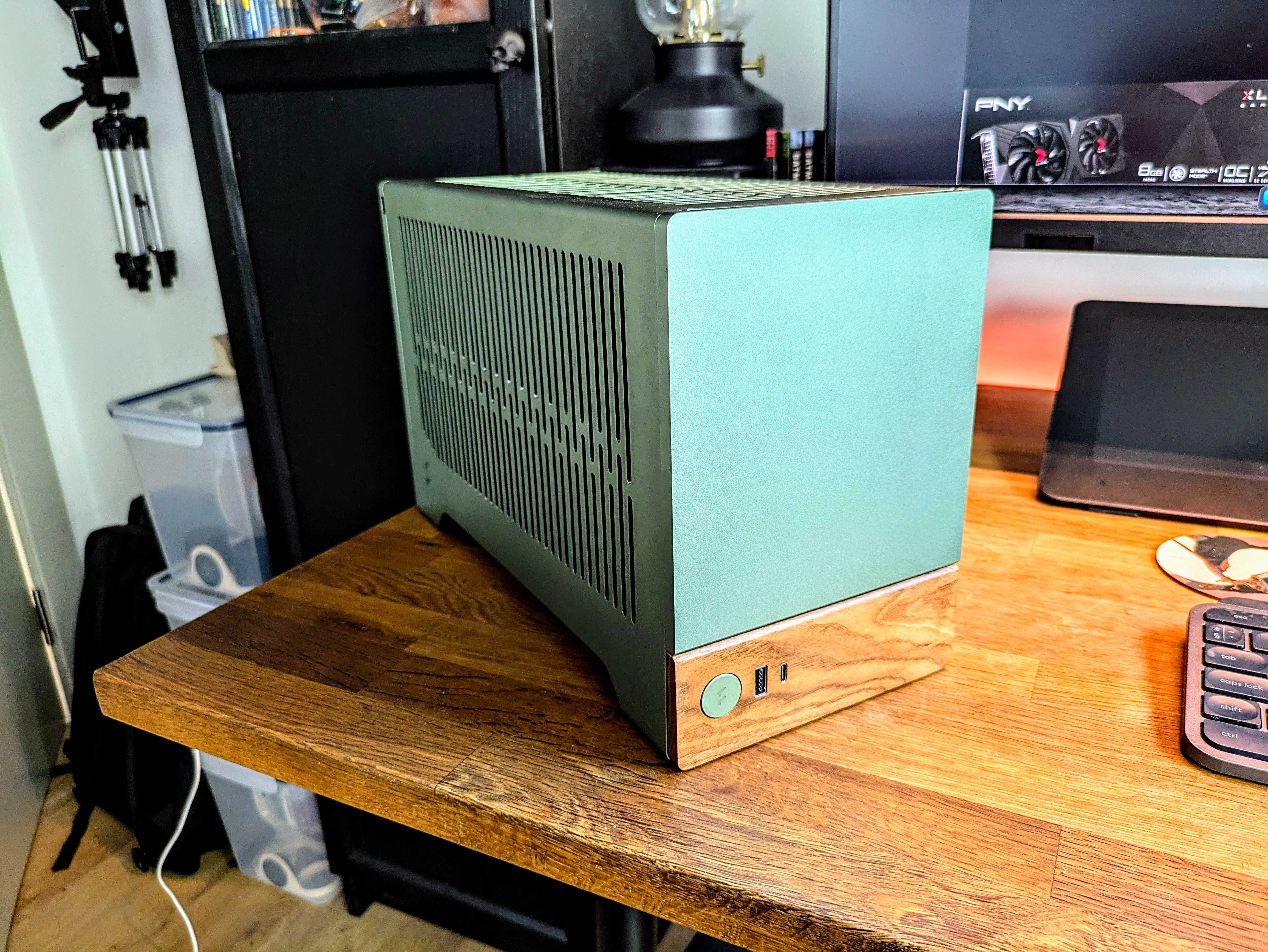 ITX кутия Fractal Terra Jade + премиум охлаждане Noctua (по избор)