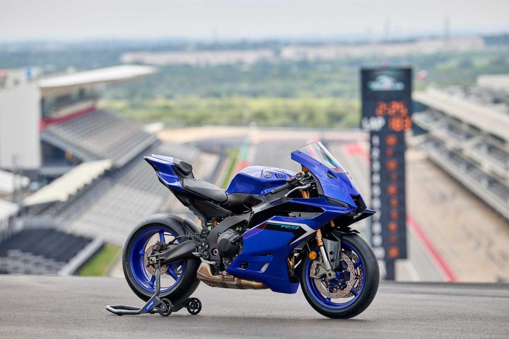 Yamaha R9 model 2025 nou - livrare cu precomanda EST BIKE Campina