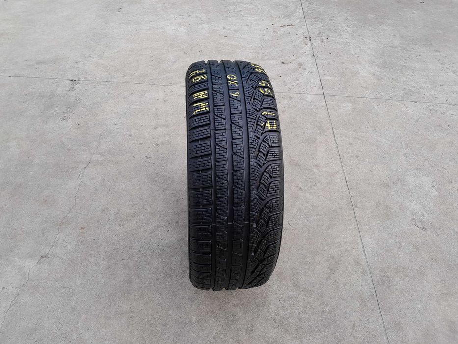 O anvelopa de iarna 235 55 17 pirelli sottozero 2 profil 7,8 mm