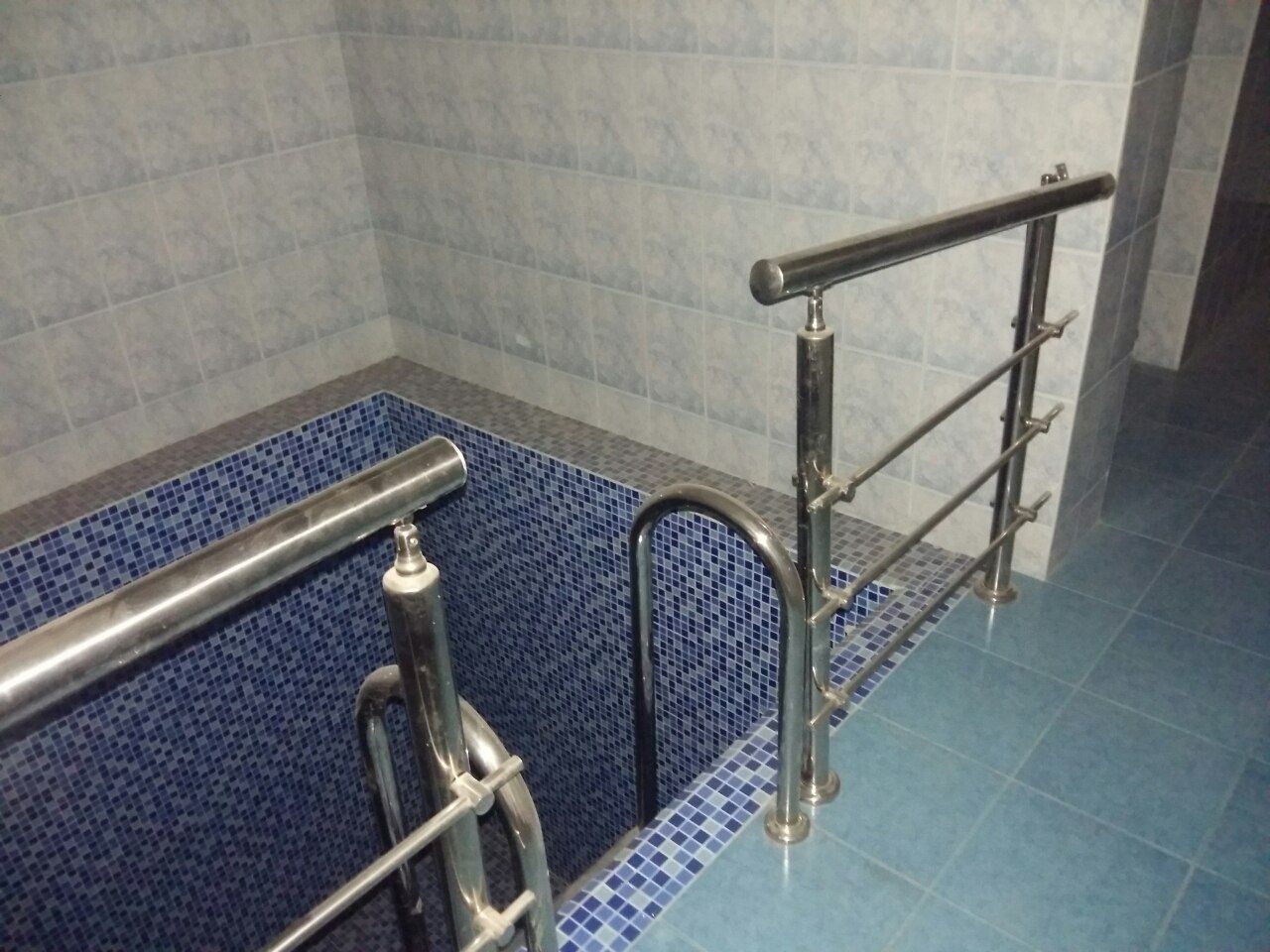 Xovli uy sotiladi