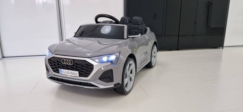 Masinuta electrica pentru copii, Audi SQ8, 70W 12V Garantie