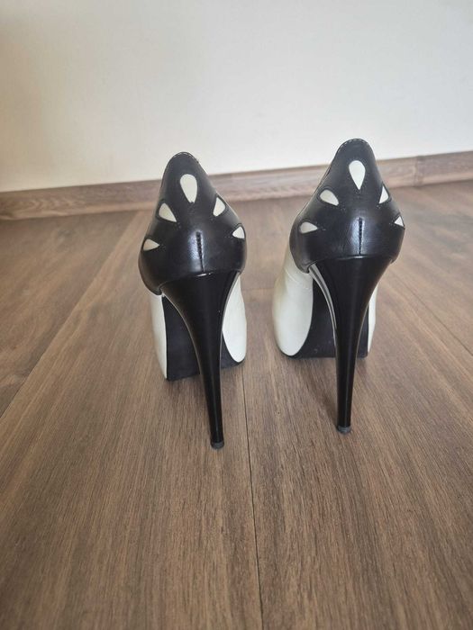 Vand pantofi handmade piele cu toc si platforma