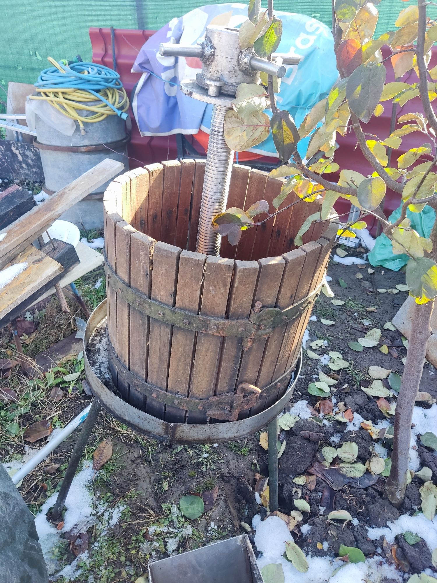 De vânzare teasc și zdrobitor de struguri ,