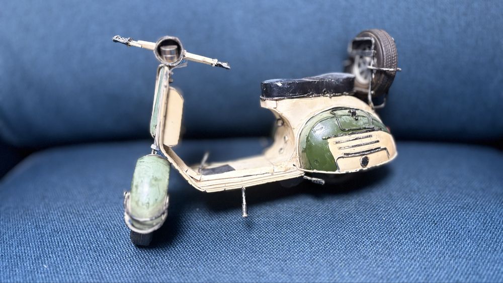 Macheta Scoter Vespa Tabla-Detalii F Bune-Anglia-25 cm-Citeste Anuntul
