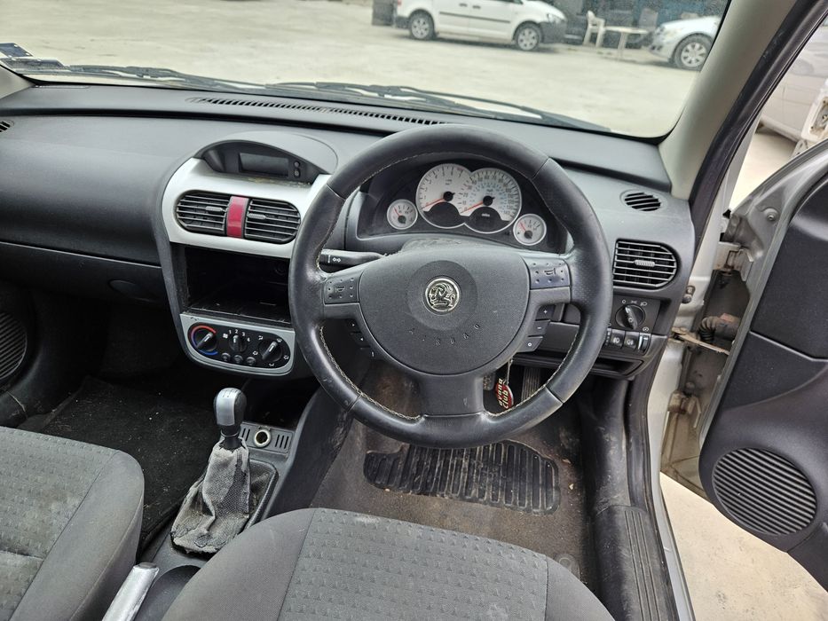 Опел Корса 1.2i НА ЧАСТИ