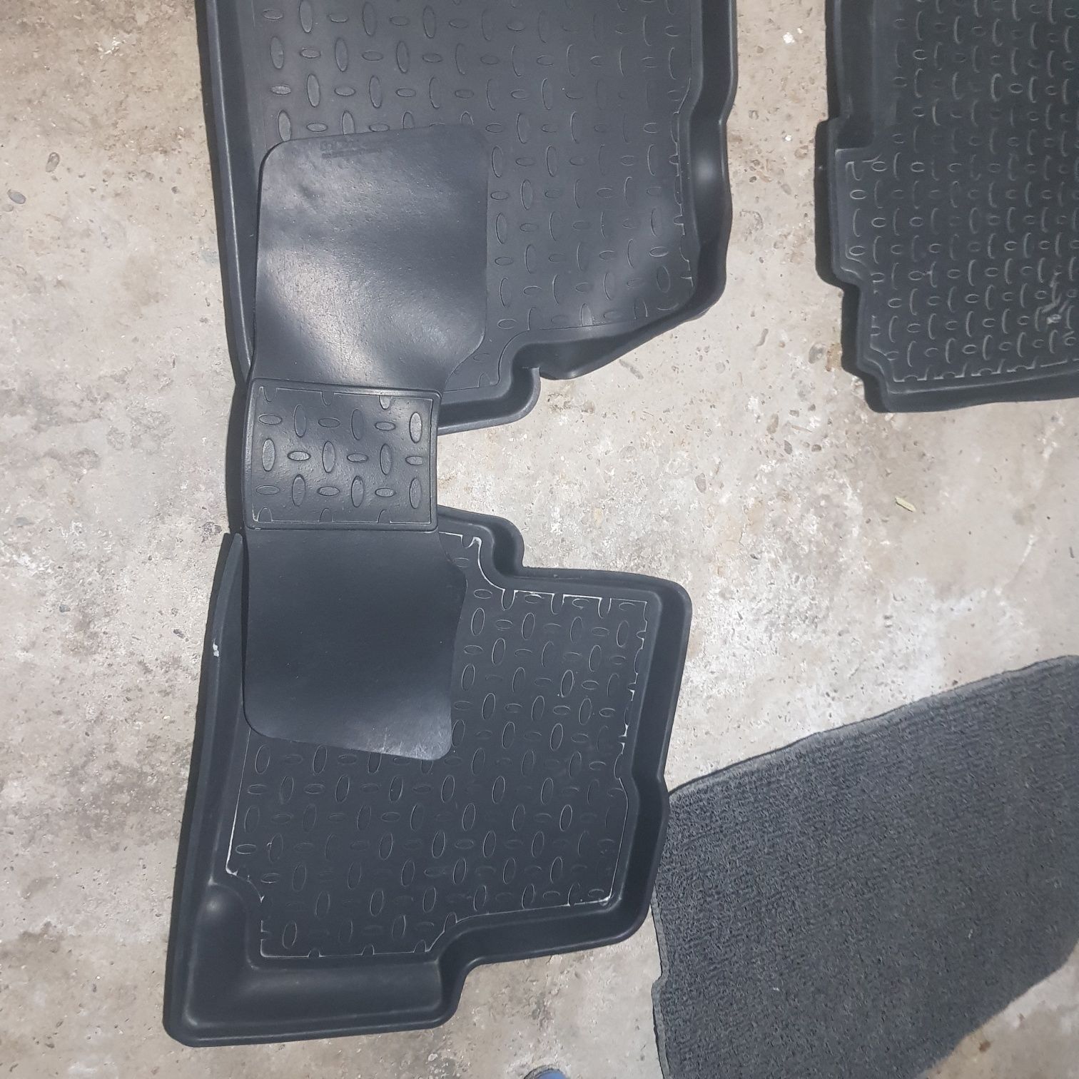 Kobalt poliklar sotiladi