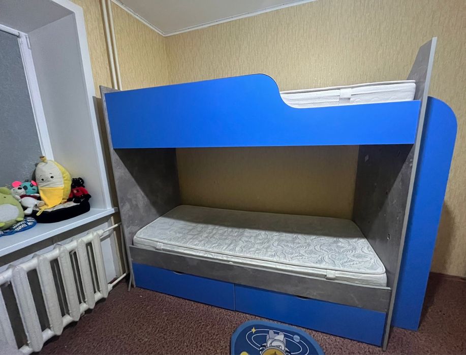 Продам кровать стол и полку
