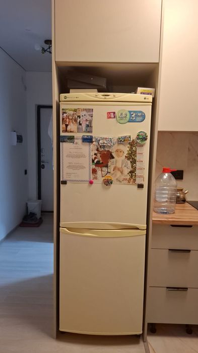 Холодильник LG в хорошем состоянии