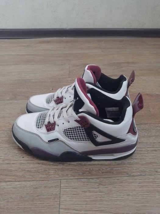 Продам кроссовки Jordan 4