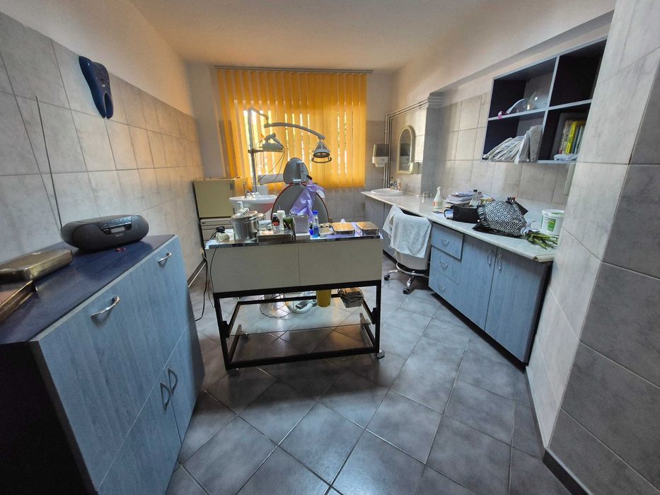 Vand aparatura medicala -stomatologie si scaun medic