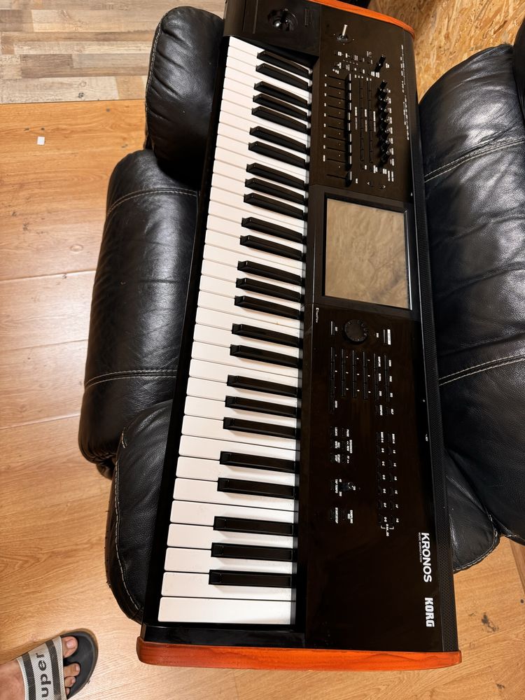 Продават се Korg Kronos 2 u Korg pa4x !