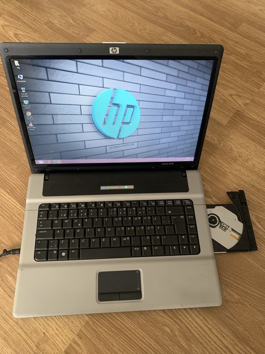 Laptop Hp display 15,4 inch perfect functional cu incarcator.