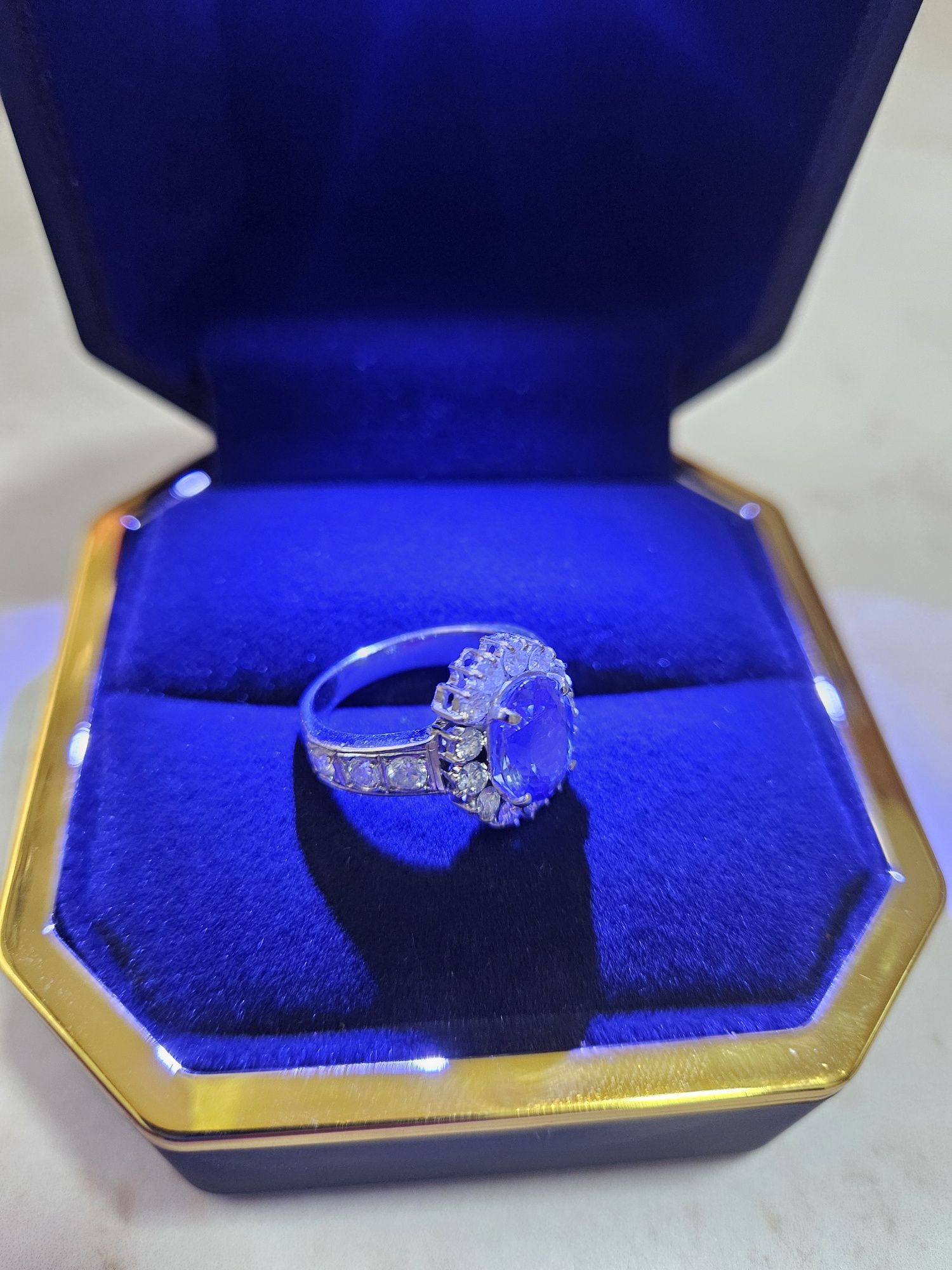 Inel aur alb 18 k cu tanzanit natural și diamante naturale