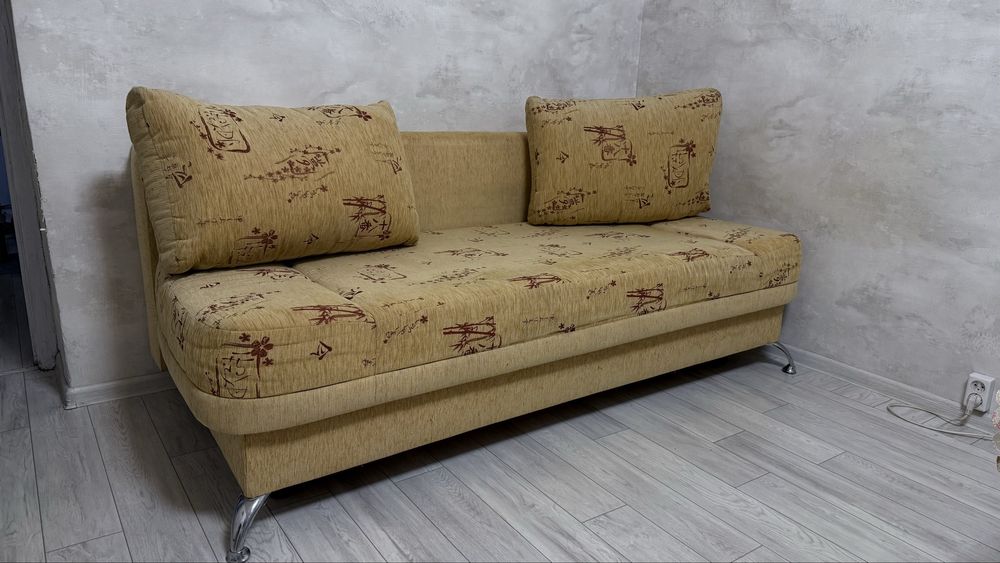 Диван в хорошем состоянии